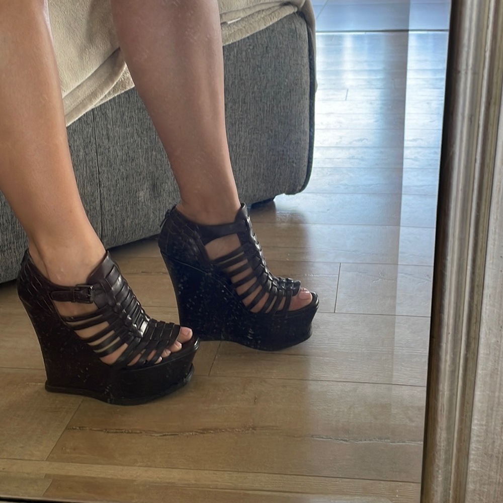 Vera wang lavender Italian leather wedges